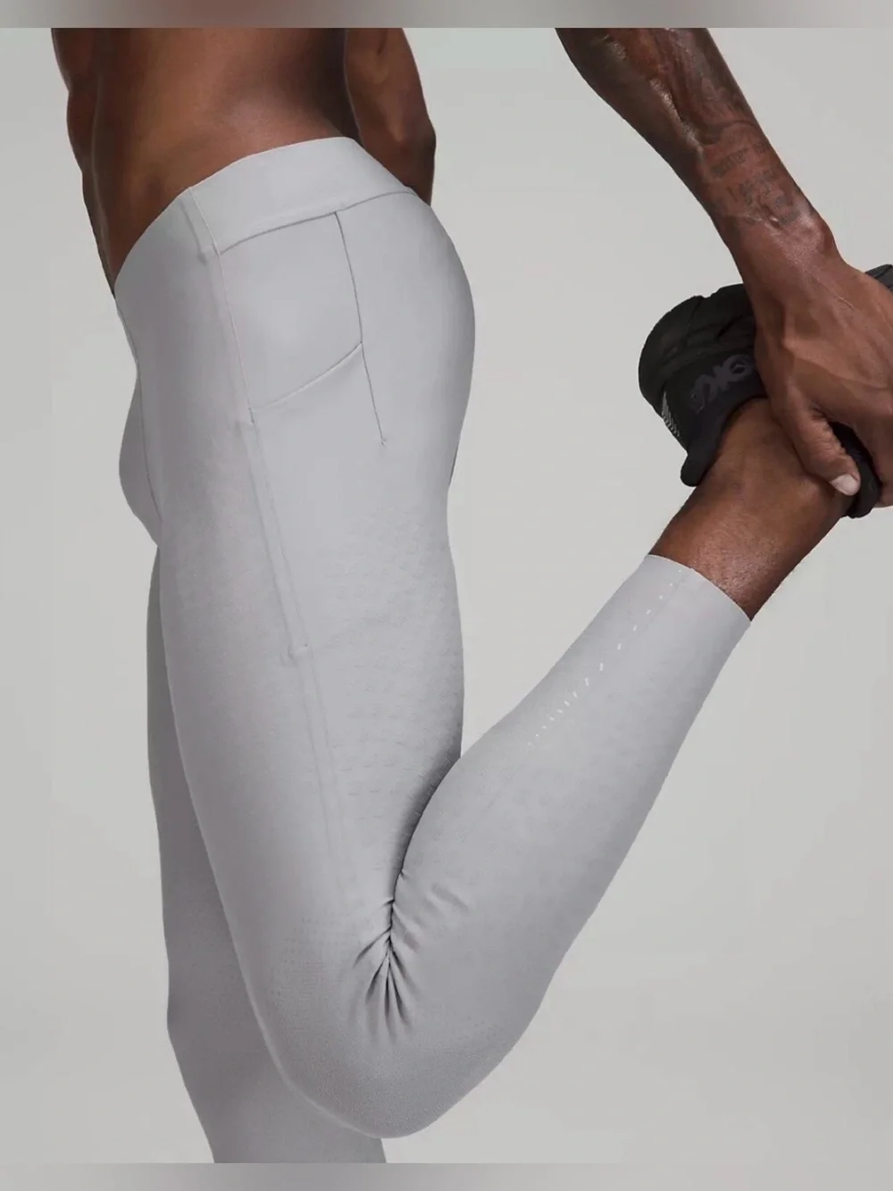 🌺NWT LULULEMON senselnit running tight Medium in Rhinogray 🌺